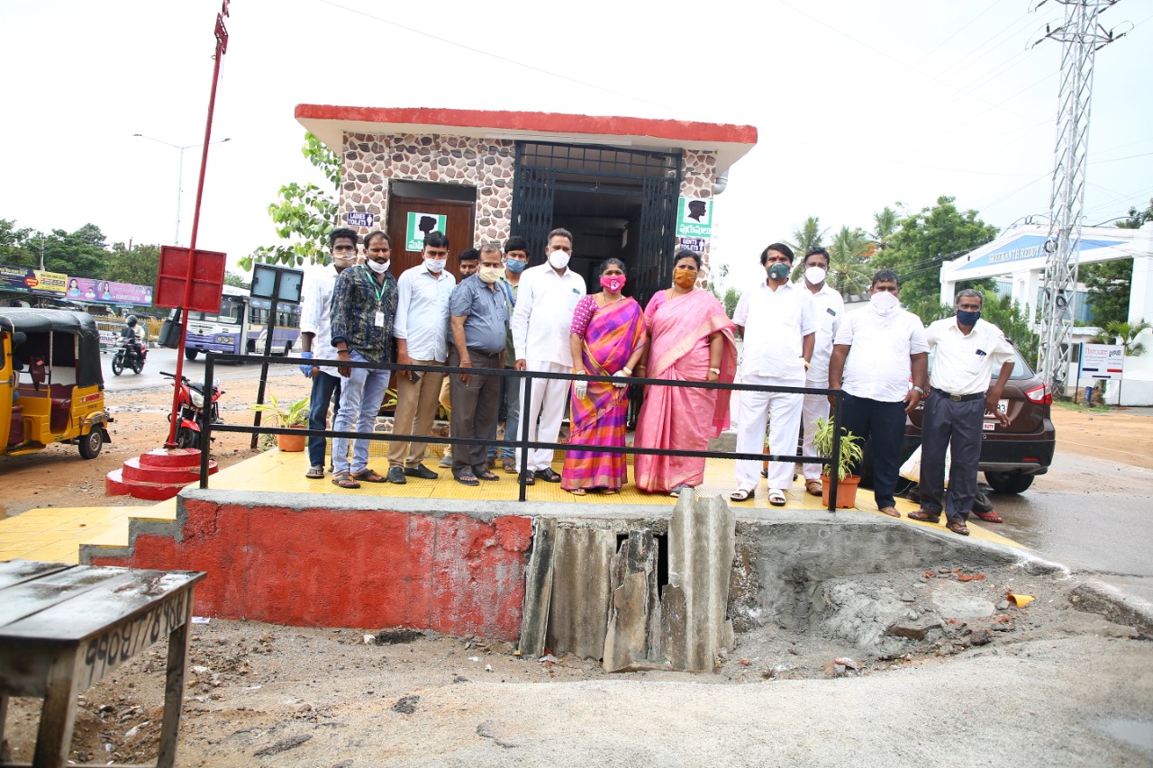 Inauguration of public toilets Held by Municipal Chairman Sri Sanna Srisailam Yadav & Commissioner - Smt. M.N.R. Jyothi